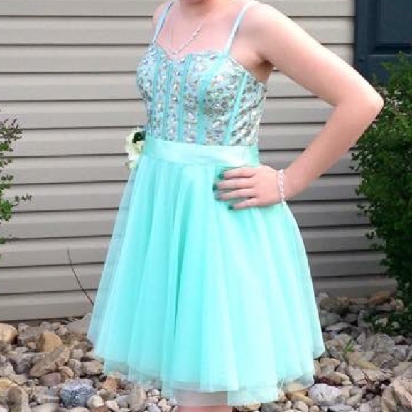 Formal Dress - Picture 4 of 4