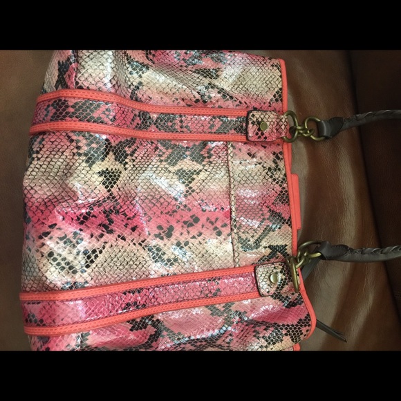 Tote with snake skin print! Adorable!! - Picture 3 of 4