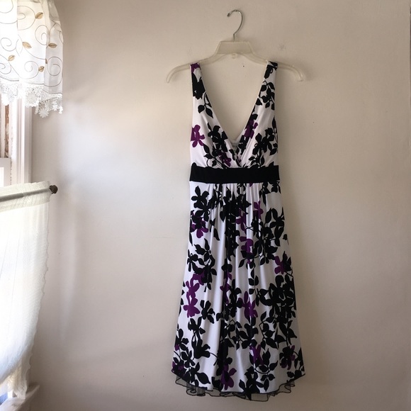 Dresses & Skirts - 💜V-Neck, Floral Dress💜