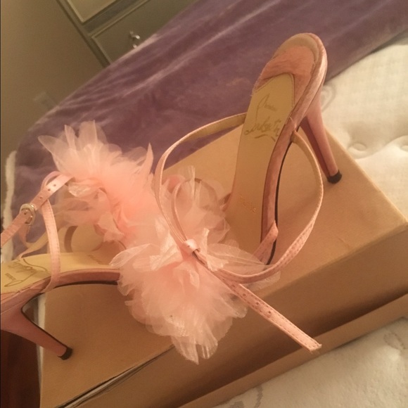 Shoes - Picture 2 of 4