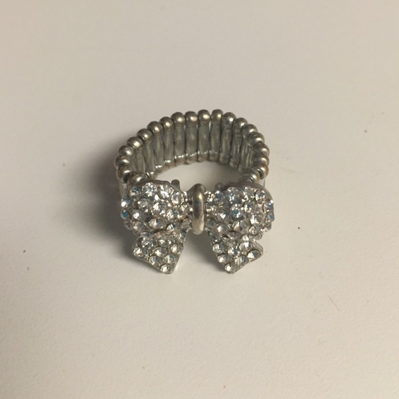 Silver Bow Fashion Ring