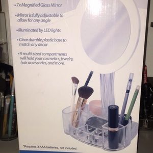 LED MAGNIFIED MIRROR