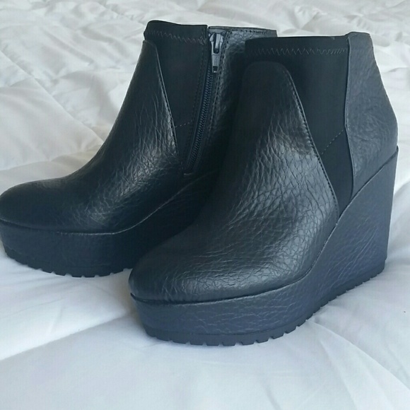 Simply Vera Wang dark blue wedge boots- booties