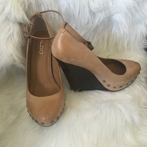 Tan closed wedge