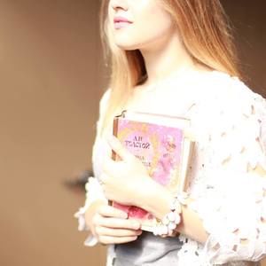 Meet your Posher, Dee