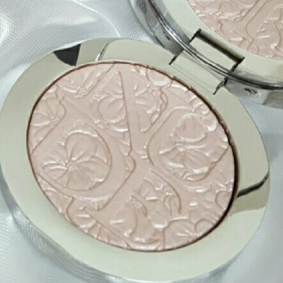 DIORSKIN NUDE AIR ILLUMINATING POWDER
