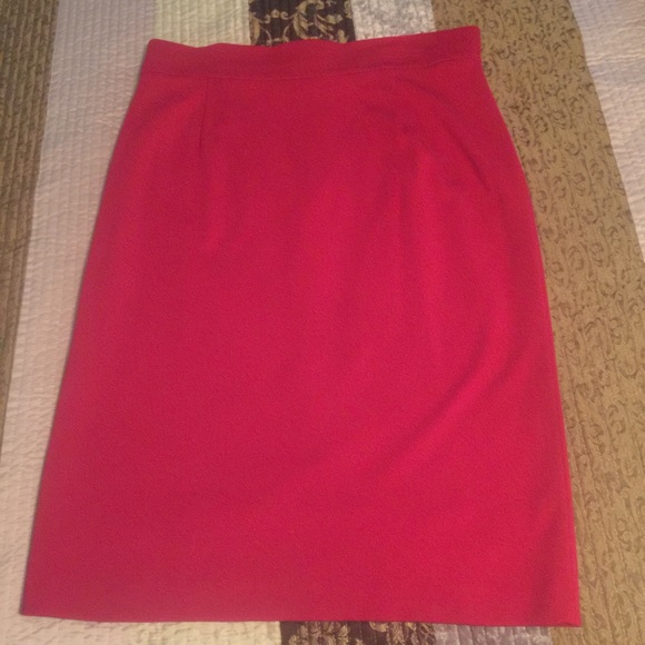 Red skirt - Picture 1 of 1