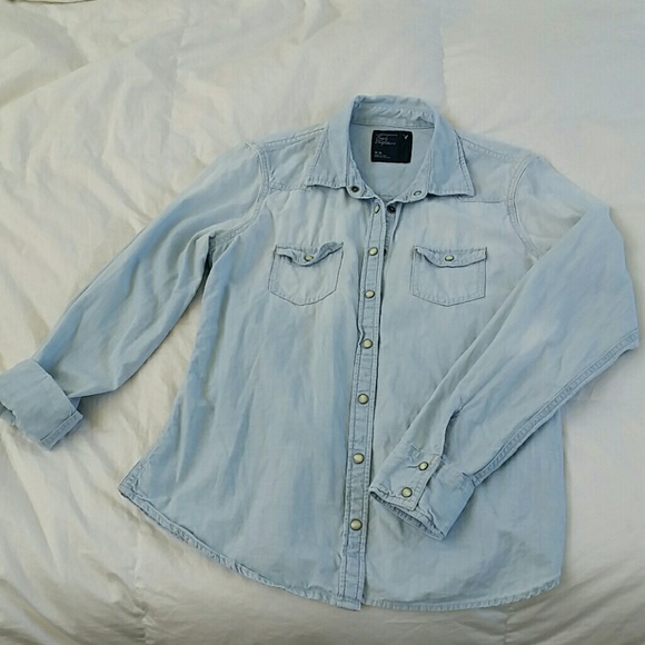 American Eagle Soft Light Denim Button Down