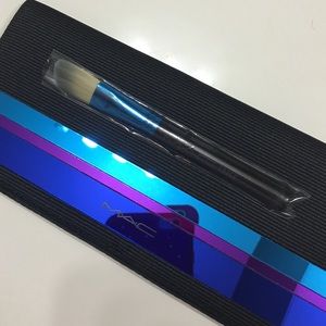 MAC 193SE Angled Foundation Brush