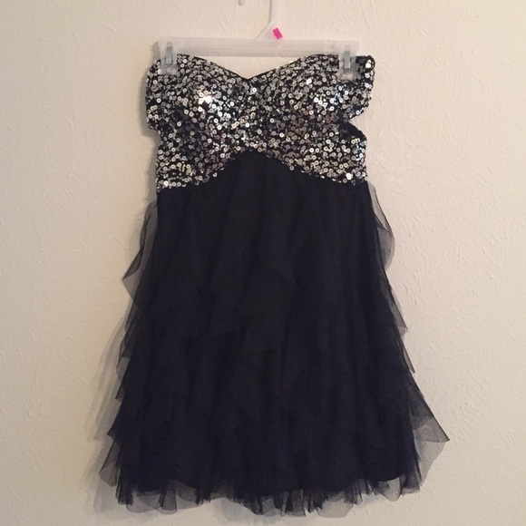 Black and silver dress - Picture 2 of 2