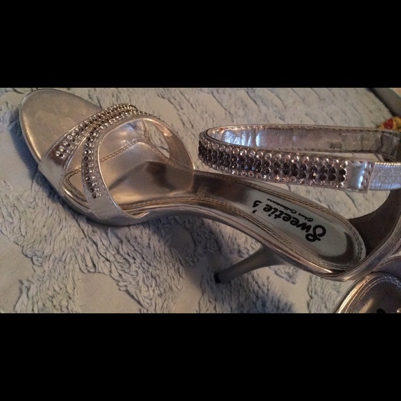 High heels. Wore once. - Picture 3 of 3