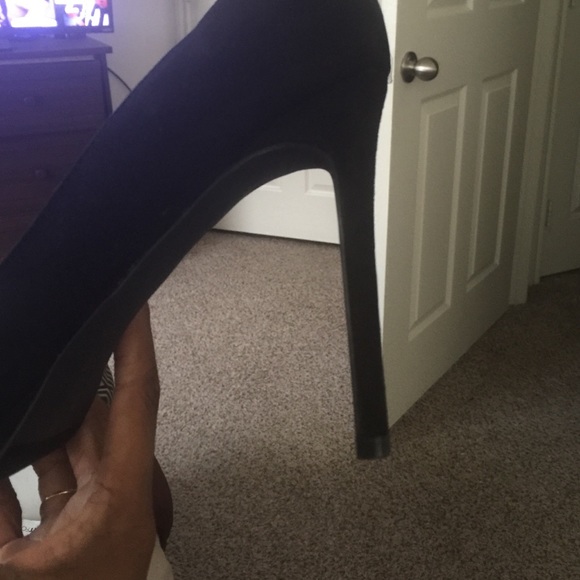 Heels - Picture 3 of 3