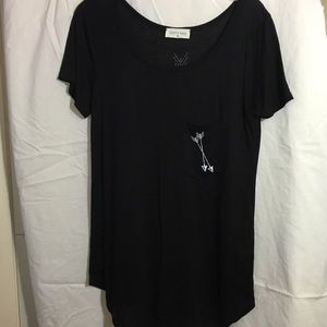 BLACK ARROW DESIGN TEE