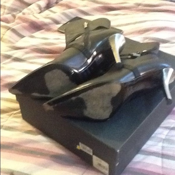 Burberry  black boots - Picture 3 of 8