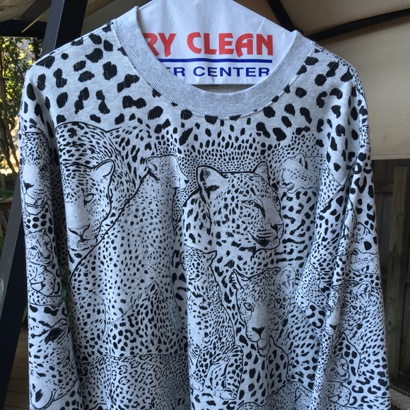 Animal print sweatshirt by Forever 21 - Picture 2 of 3