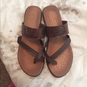 Amazingly comfortable Borne sandals: 9M