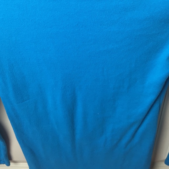 Plain blue t-shirt with great material! - Picture 3 of 3