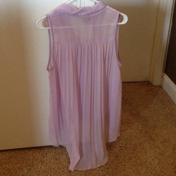 Light purple, see through, sleeveless top. - Picture 4 of 4