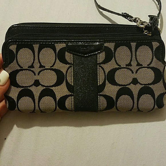 Coach wristlet wallet