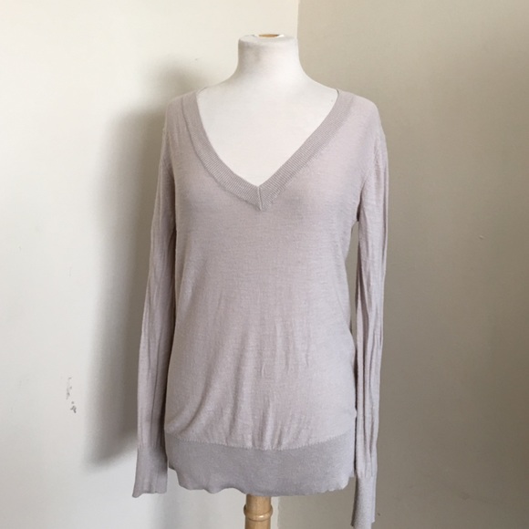 Banana Republic V-Neck Sweater in Oatmeal - Picture 1 of 4