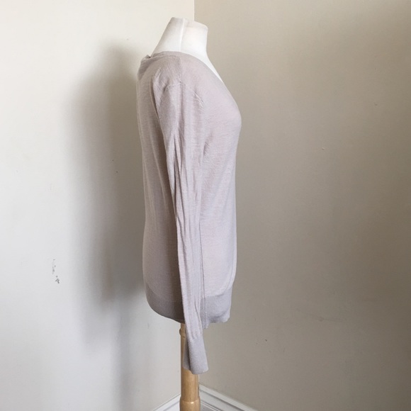 Banana Republic V-Neck Sweater in Oatmeal - Picture 2 of 4