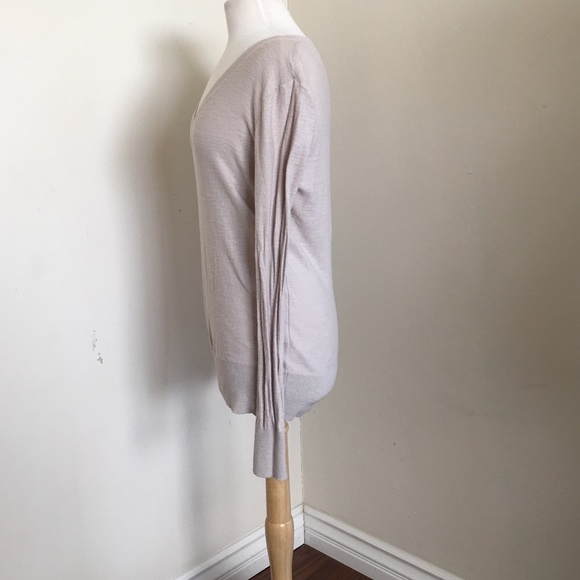 Banana Republic V-Neck Sweater in Oatmeal - Picture 4 of 4