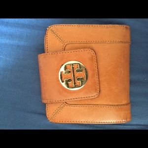 tory burch wallet