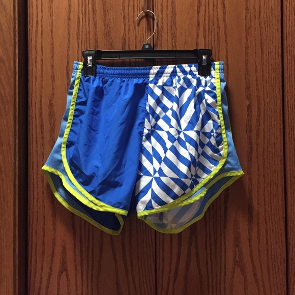 Nike tempo short medium