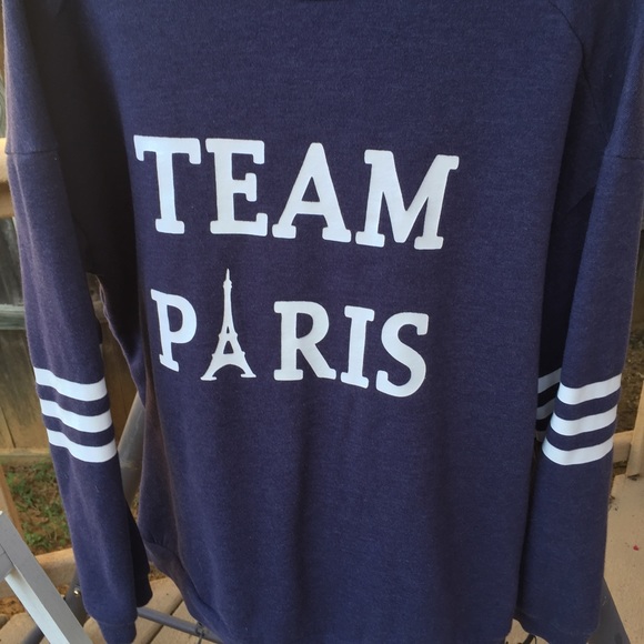 Forever 21 sweatshirt. Navy.