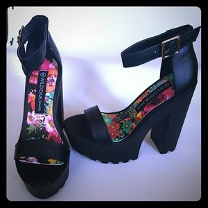 Chic Black Chunky Heels