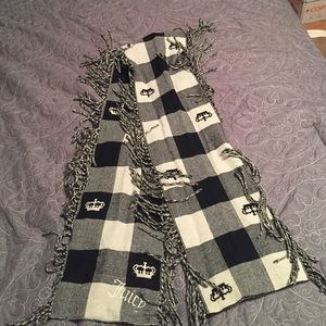 juicy black and white checkered fringe scarf
