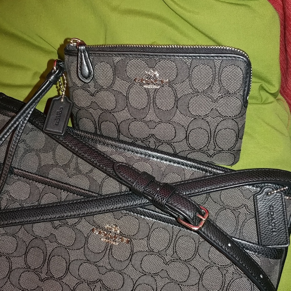 Crossbody and wristlet