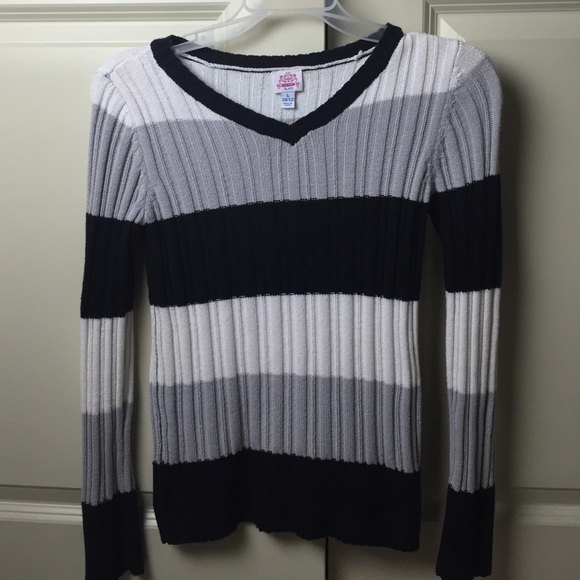 🐼BLACK AND WHITE KIDS SWEATER 🐼 - Picture 1 of 3