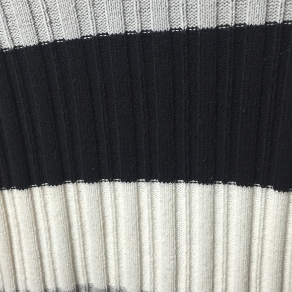 🐼BLACK AND WHITE KIDS SWEATER 🐼 - Picture 2 of 3