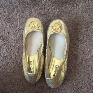 Brand new Michael Kors gold flats size 6