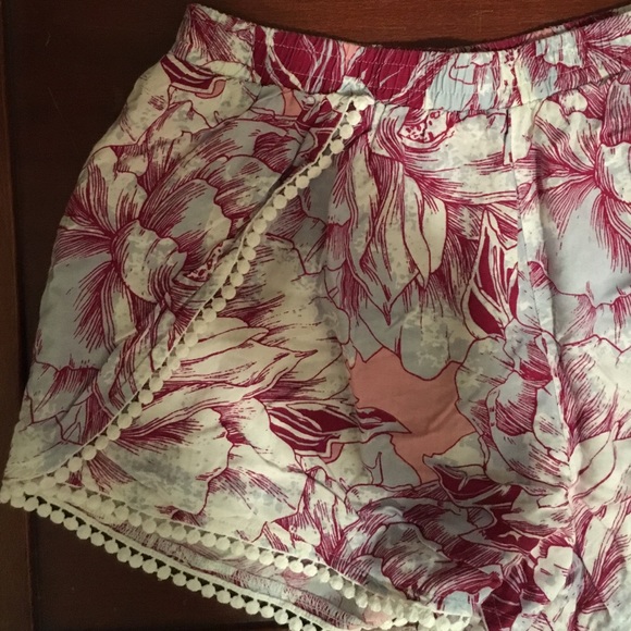 M floral shorts - Picture 2 of 3
