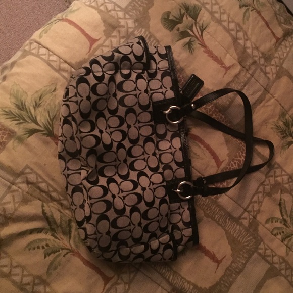 Coach medium sized shoulder bag