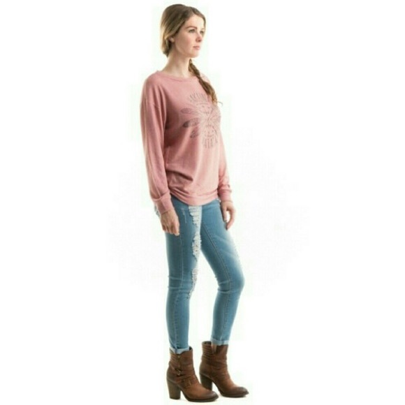 🎉 Host Pick 9/28 🎉 Hakuna Matata Crew Neck - Picture 2 of 4