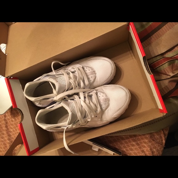 White Nike huaraches