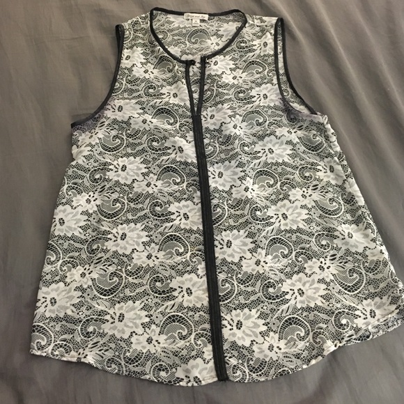 Black and white lace pattern blouse