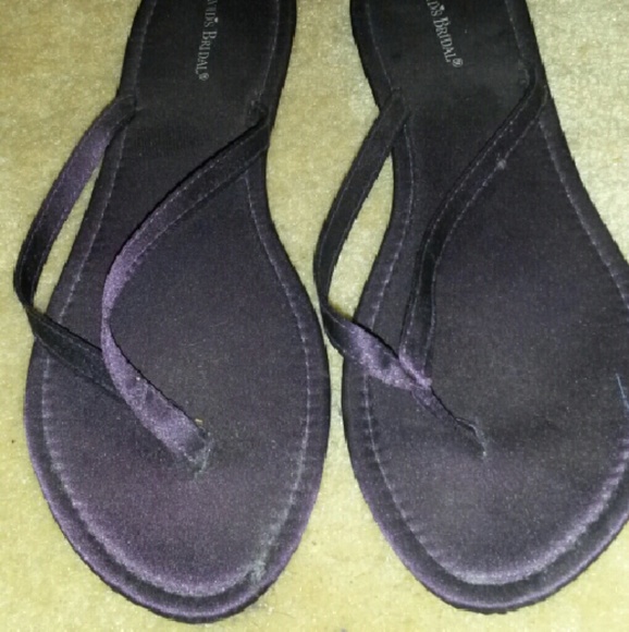 David's Bridal plum flip flops size 8.5