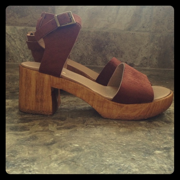 Topshop Shoes - Top Shop Wooden Platform Sandal 👡👡