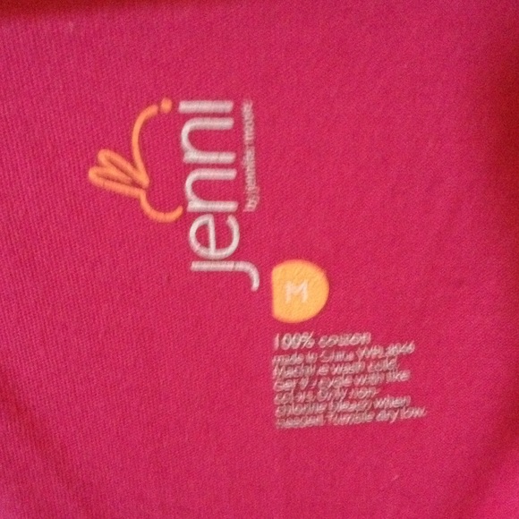 Cute pink T-shirt. - Picture 2 of 4