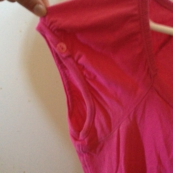 Cute pink T-shirt. - Picture 3 of 4