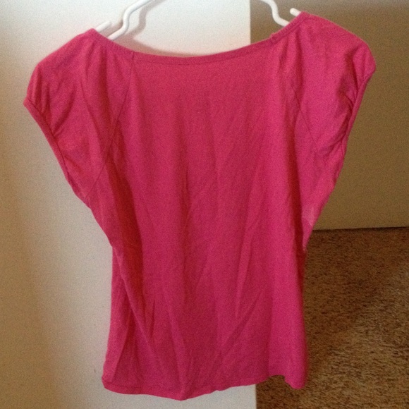 Cute pink T-shirt. - Picture 4 of 4