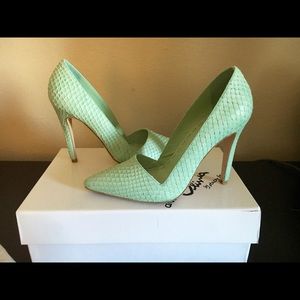 Alice + Olivia Mint Green Embossed Leather pumps