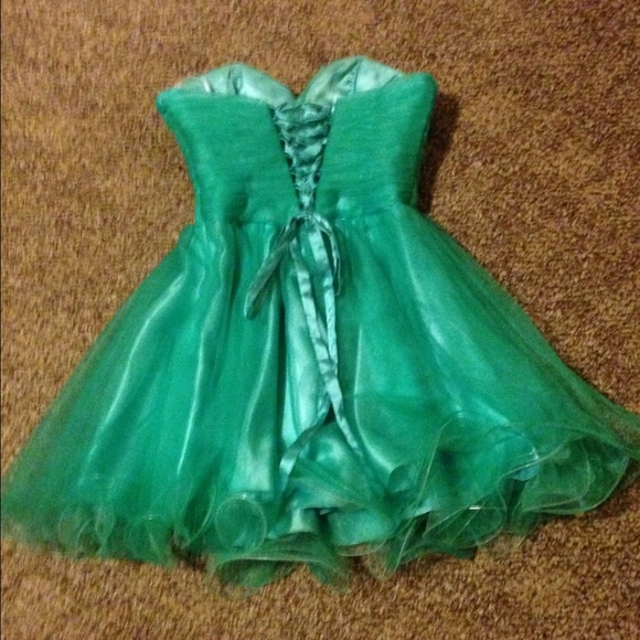 Prom or homecoming dress - Picture 2 of 4