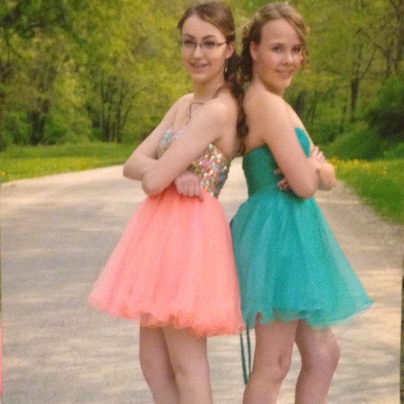 Prom or homecoming dress - Picture 3 of 4