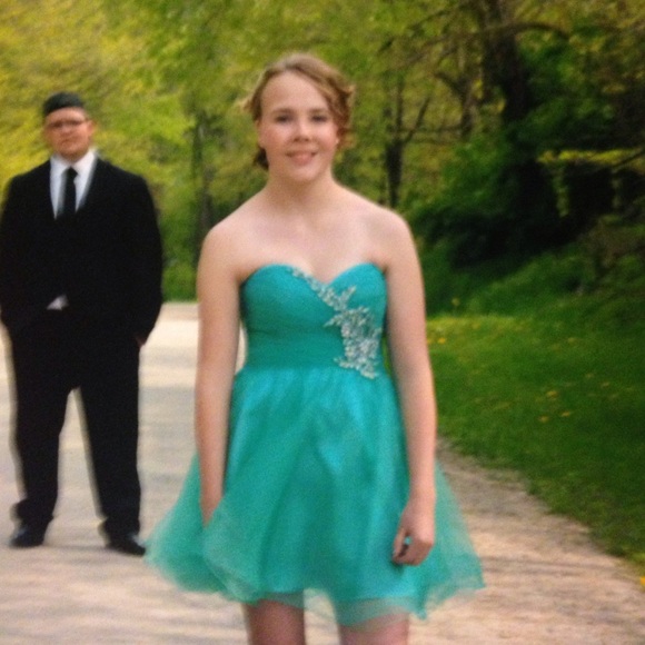 Prom or homecoming dress - Picture 4 of 4