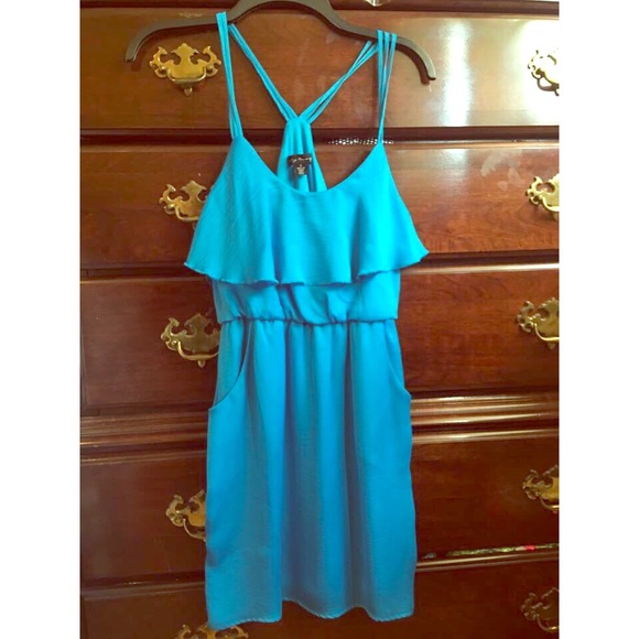 Never worn. Has pockets!! 😃